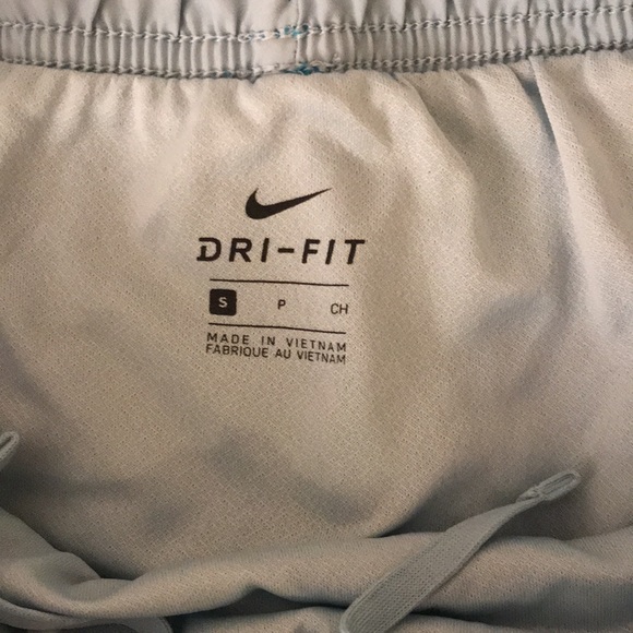 Nike running shorts - Picture 3 of 4